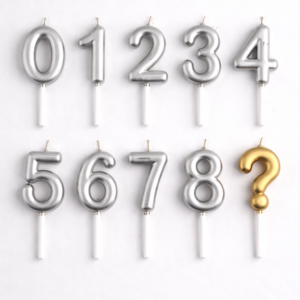 Velas de números plateadas del 0 al 8 con signo de interrogación dorado para pastel